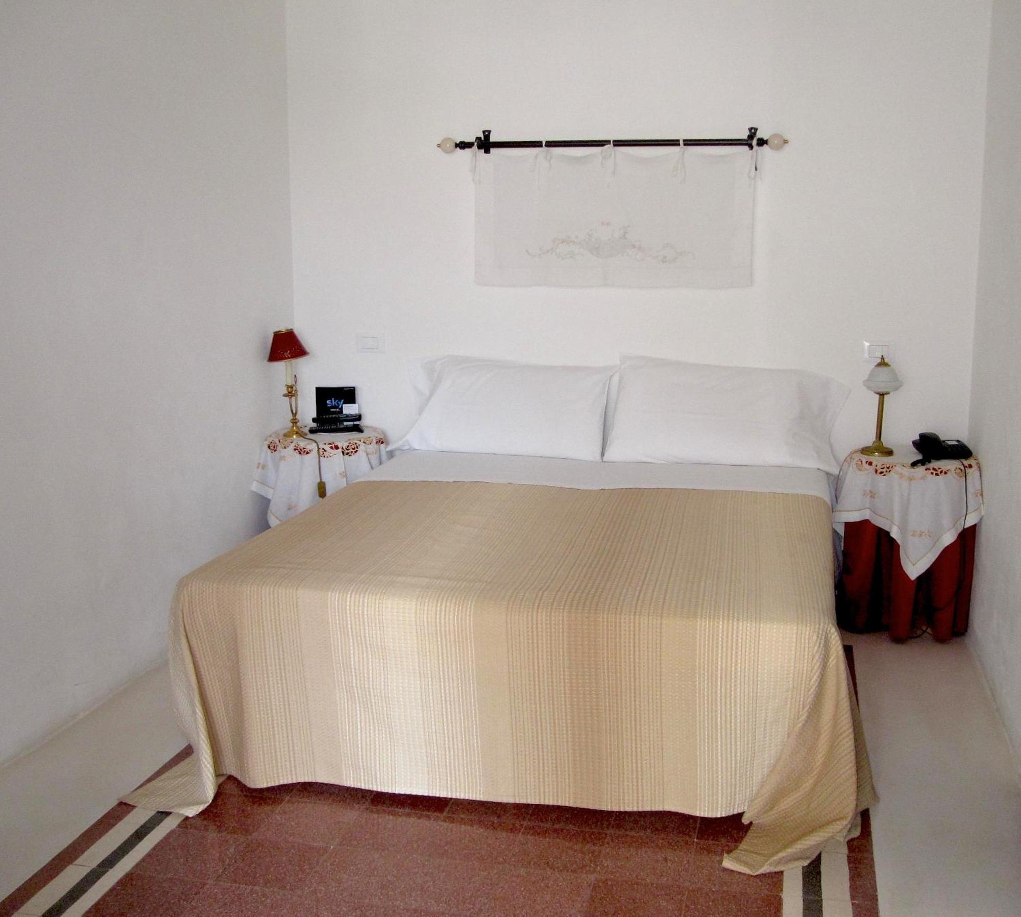 Hotel Santa Marina Antica Foresteria Santa Marina Salina Exteriör bild